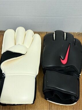 Nike Gunn Cut Player Edition Goalkeeper Gloves Black FB2105-010 Men’s Size 10